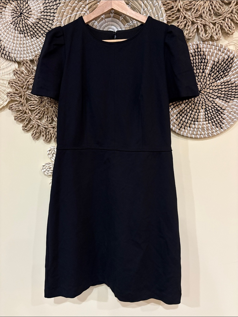Black short sleeve Ann Taylor dress size 4 soft comfortable. LBD